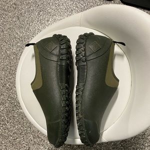Muck Garden Shoes, Mens size 7, Womens size 9